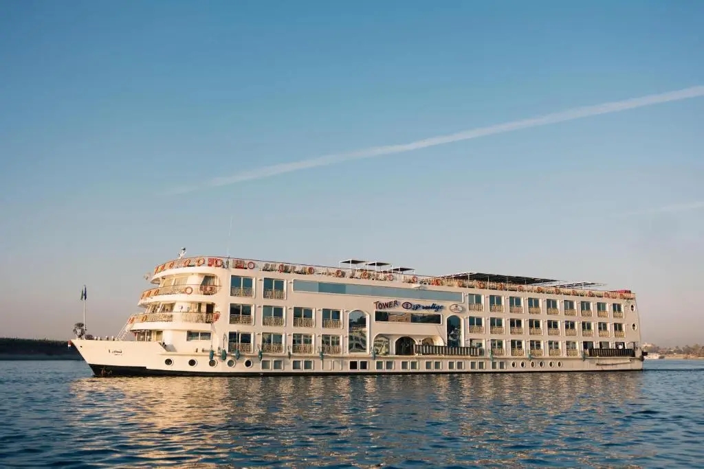 Nile cruise Luxer_aswan